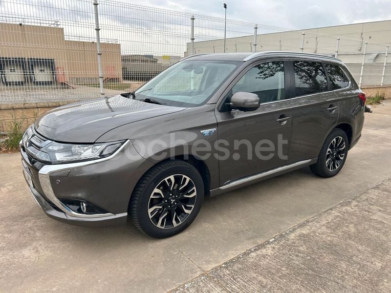 Marrón Usado 2016 Mitsubishi Outlander P-HEV SUV | 16.500 € (Precio justo) - Imagen 1/4