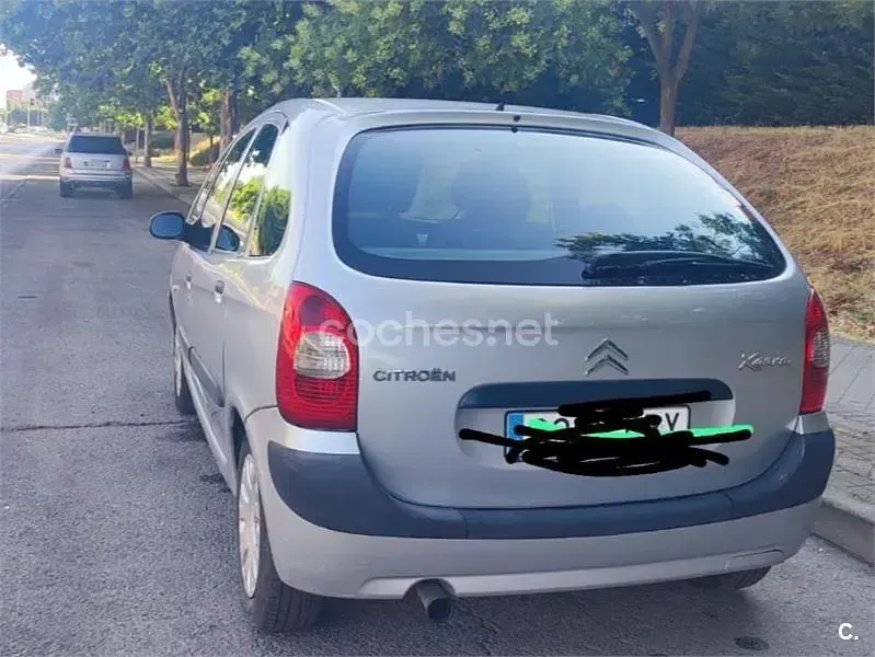 Usado Citroën Xsara Picasso Exclusive 90 CV (66 kW) 2004 Blanco Monovolumen