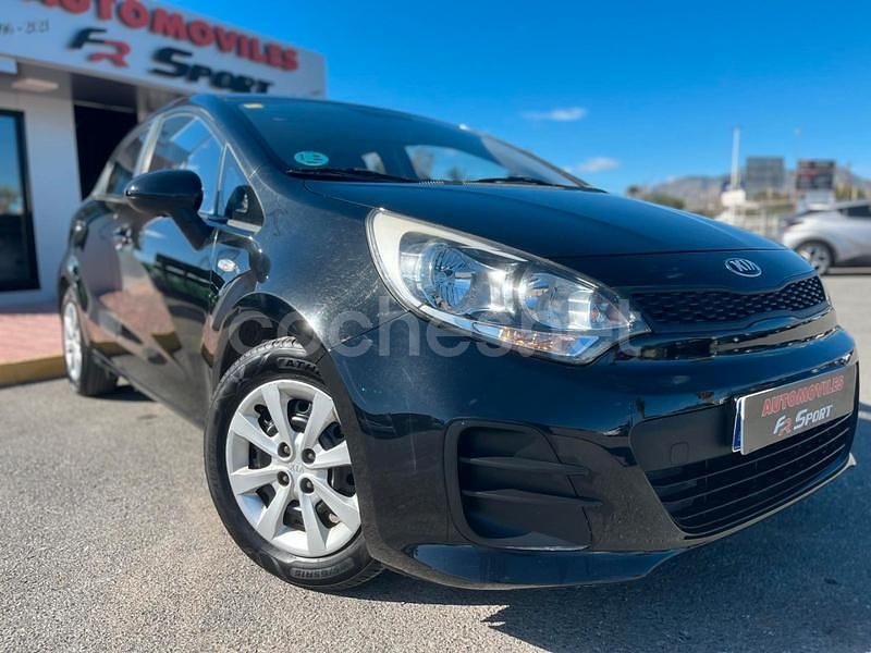 Negro Usado 2015 Kia Rio Berlina | 7800 € (Precio justo) - Imagen 1/4