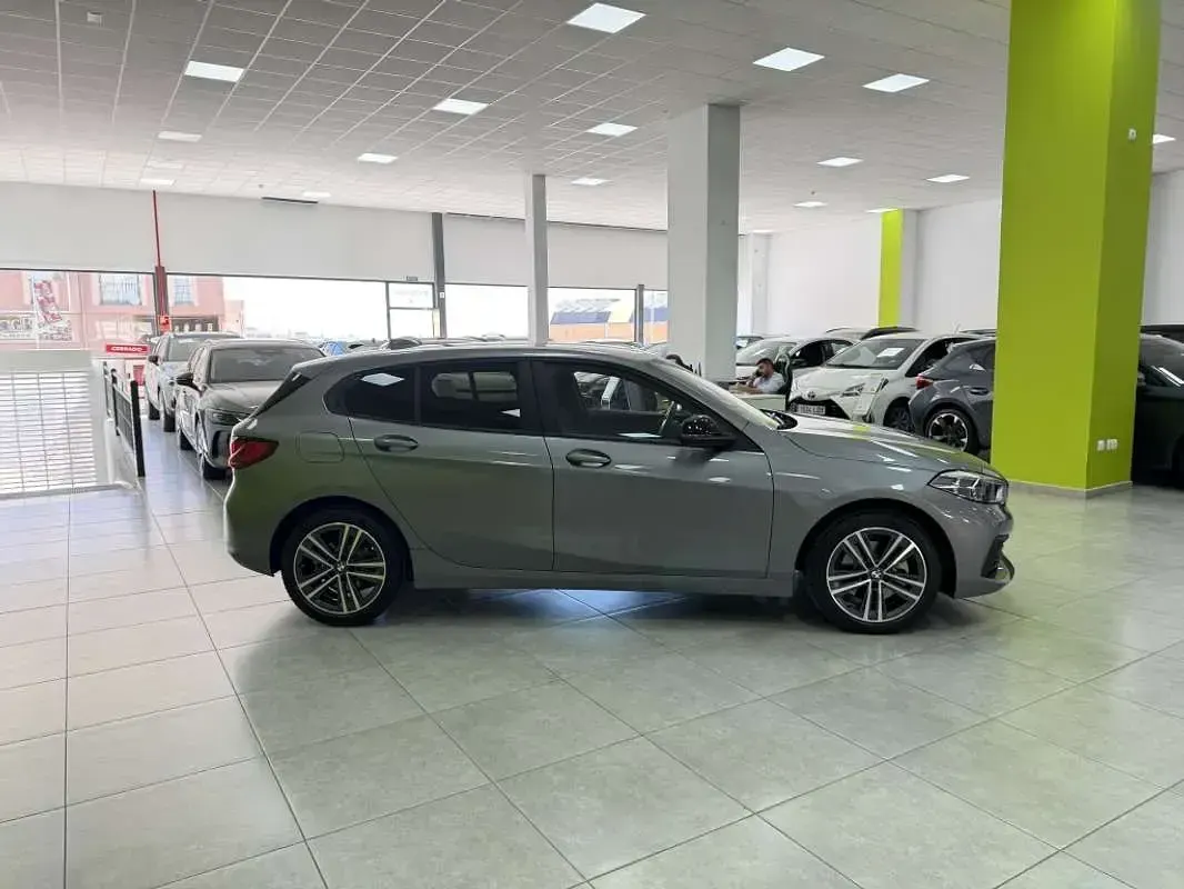 Usado BMW 118 150 CV (110 kW) 2022 Gris Utilitario
