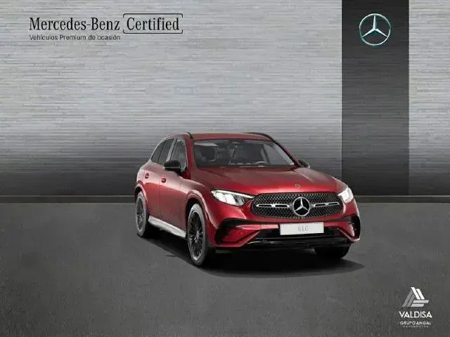 Usado Mercedes GLC200 204 CV (150 kW) 2025 Manufaktur rojo patagonia SUV