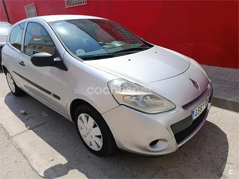 Usado Renault Clio II Exception 85 CV (62 kW) 2010 Gris / plata Berlina