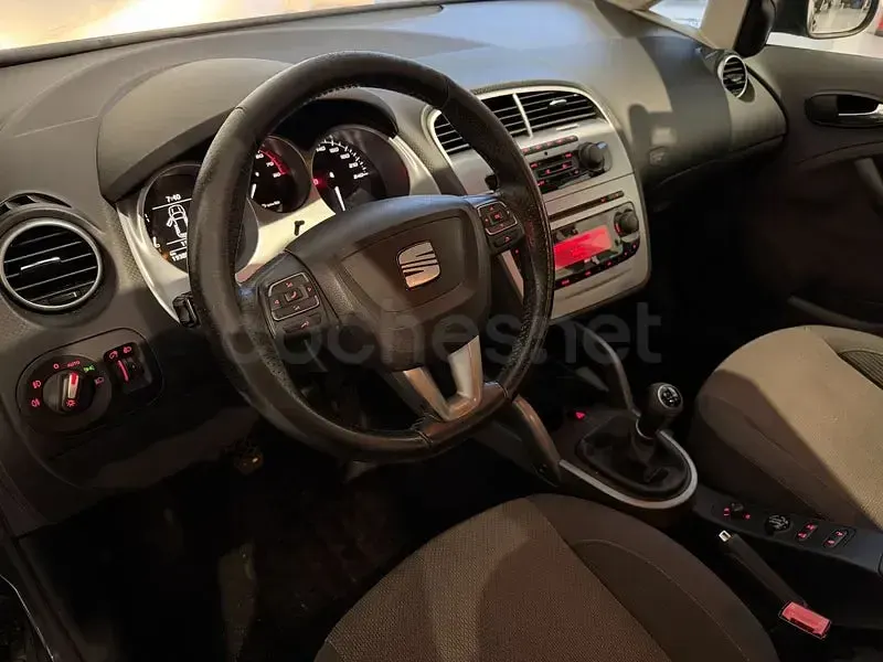 Usado Seat Altea XL Style 125 CV (91 kW) 2009 Gris / plata Monovolumen