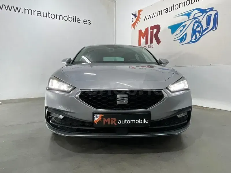 Usado Seat Leon Style 115 CV (84 kW) 2022 Gris / plata Berlina