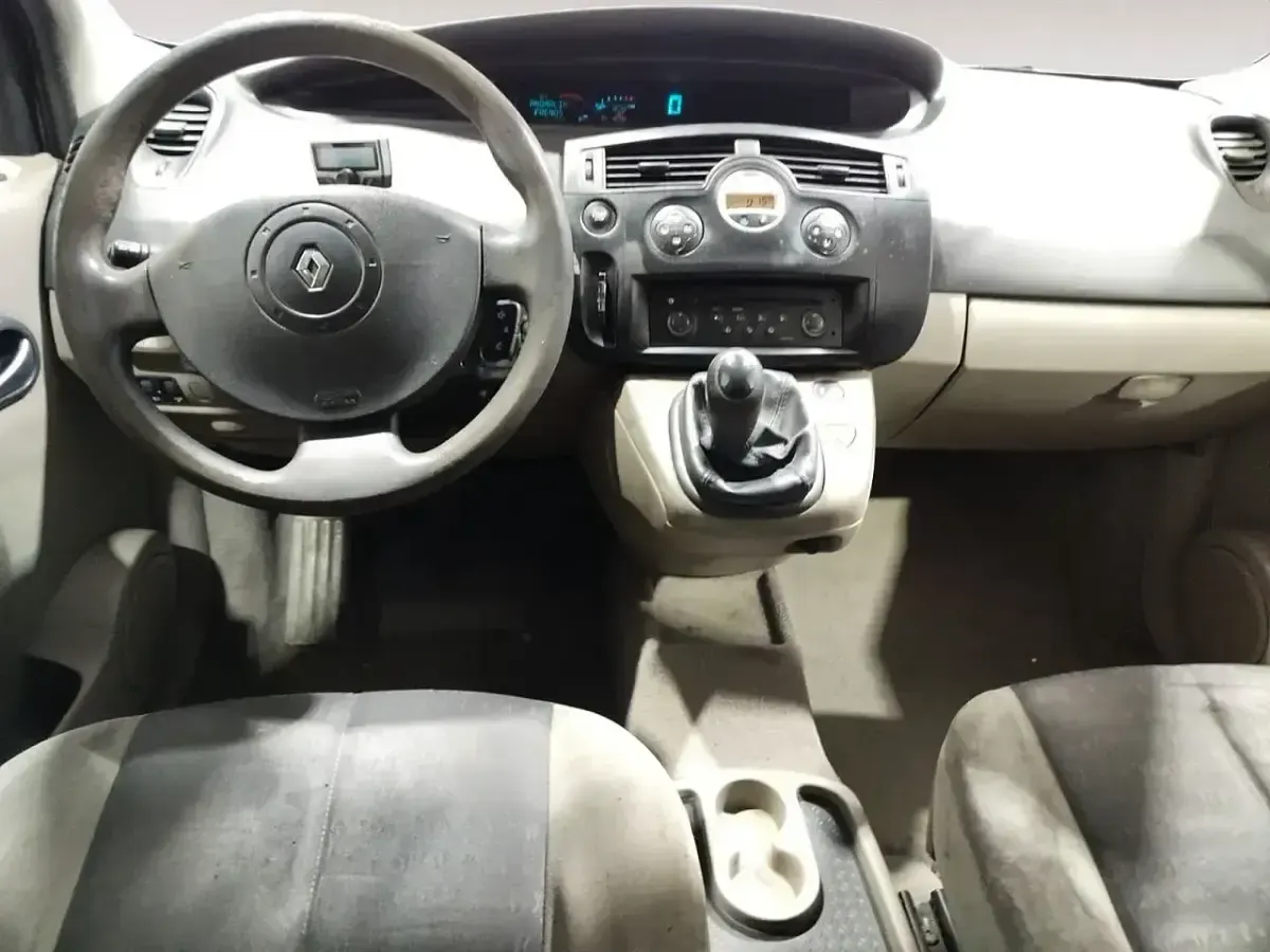 Usado Renault Scenic E-Tech Expression 101 CV (74 kW) 2005 Gris