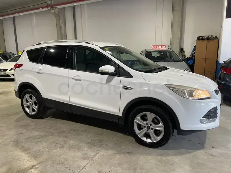 Usado Ford Kuga Trend 150 CV (110 kW) 2016 Blanco SUV