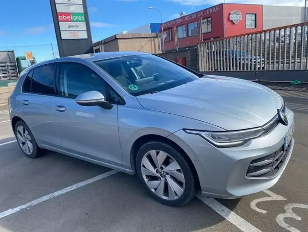 Usado VW Golf VIII 116 CV (85 kW) 2025 Gris Utilitario