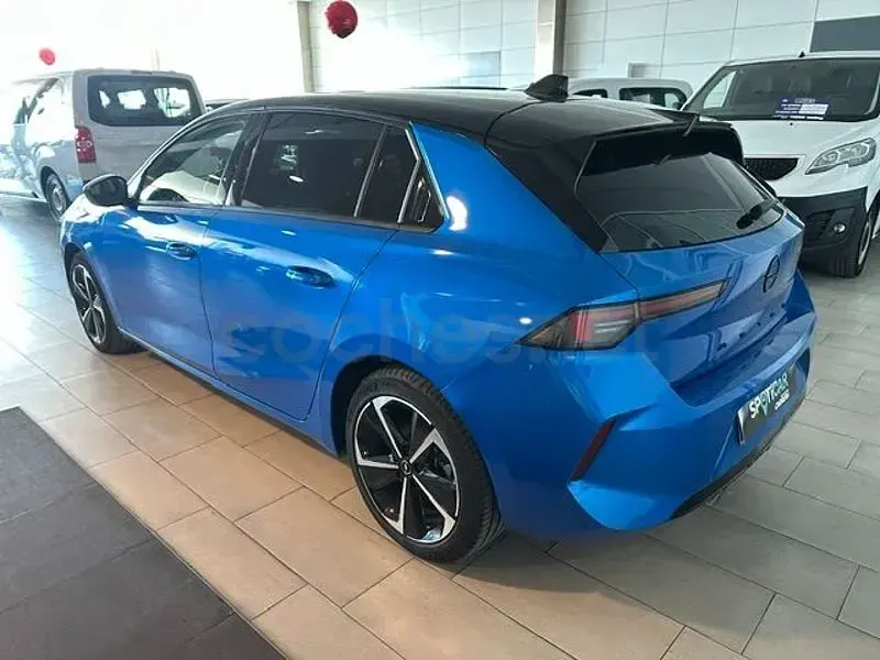 Usado Opel Astra 130 CV (95 kW) 2024 Azul Utilitario