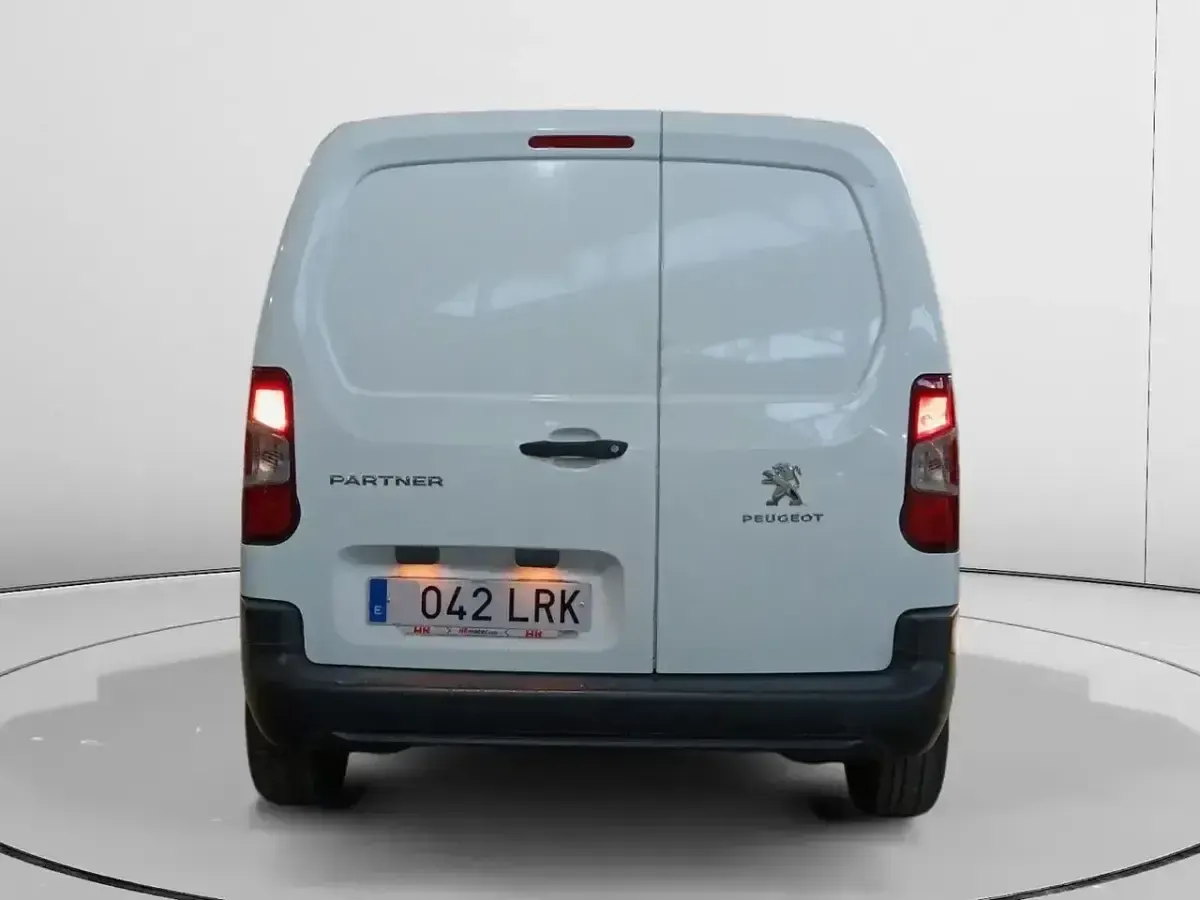 Usado Peugeot Partner 98 CV (72 kW) 2021 Blanco Monovolumen