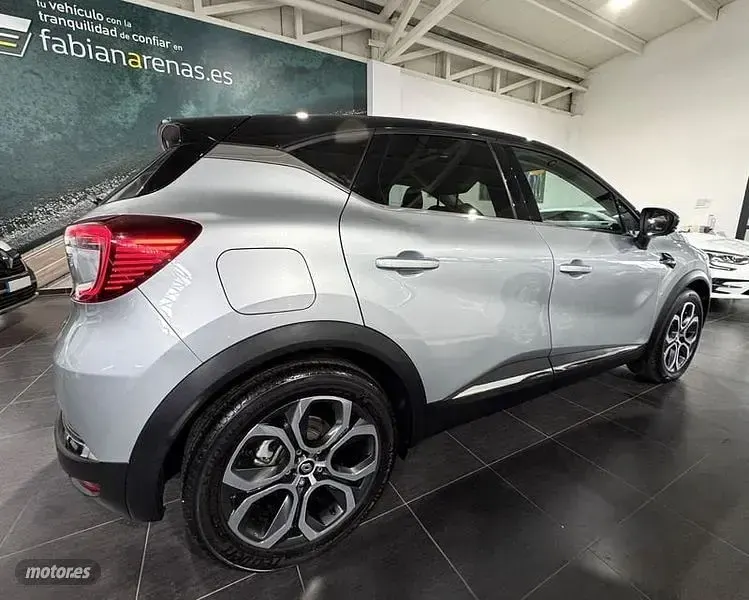 Usado Renault Captur Zen 145 CV (106 kW) 2022 Gris SUV