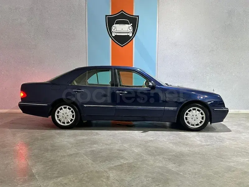 Usado Mercedes E280 Elegance 204 CV (150 kW) 1999 Azul Berlina