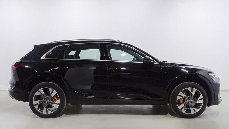 Usado Audi e-tron S-line plus 300 kW (408 CV) 2022 Negro SUV
