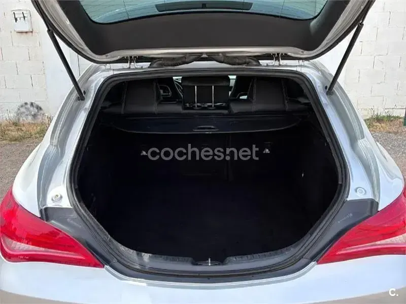 Usado Mercedes CLA200 Shooting Brake Urban 136 CV (100 kW) 2015 Gris / plata Familiar