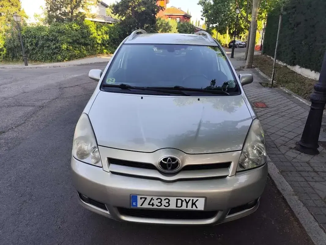 Usado Toyota Corolla Verso Sport 177 CV (130 kW) 2006 Gris Monovolumen