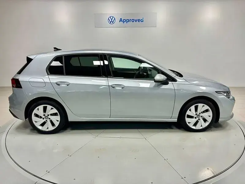 Usado VW Golf VIII 115 CV (84 kW) 2025 Gris / plata Berlina