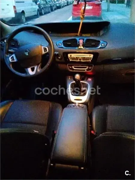Usado Renault Scenic E-Tech Bose Edition 160 CV (117 kW) 2011 Gris / plata Monovolumen