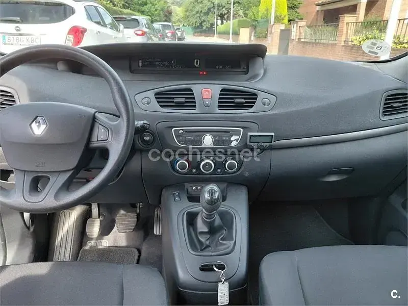 Usado Renault Scenic E-Tech Authentique 85 CV (62 kW) 2010 Gris / plata Monovolumen