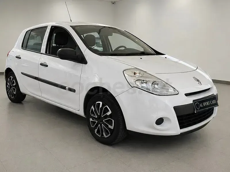 Usado Renault Clio IV Authentique 75 CV (55 kW) 2013 Blanco Berlina