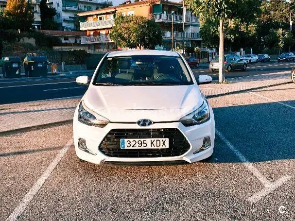 Usado Hyundai i20 120 CV (88 kW) 2017 Blanco Berlina