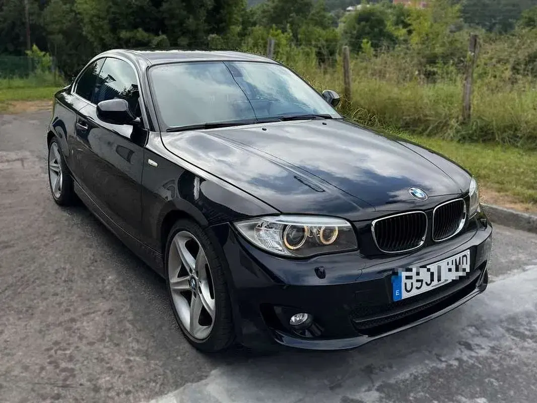 Usado BMW 118 143 CV (105 kW) 2012 Negro Utilitario