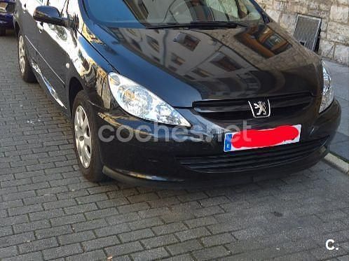 Usado Peugeot 307 90 CV (66 kW) 2004 Negro Familiar