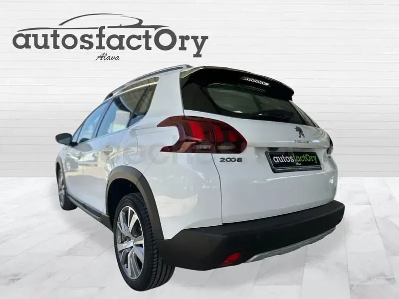 Usado Peugeot 2008 Allure 110 CV (80 kW) 2016 Blanco SUV