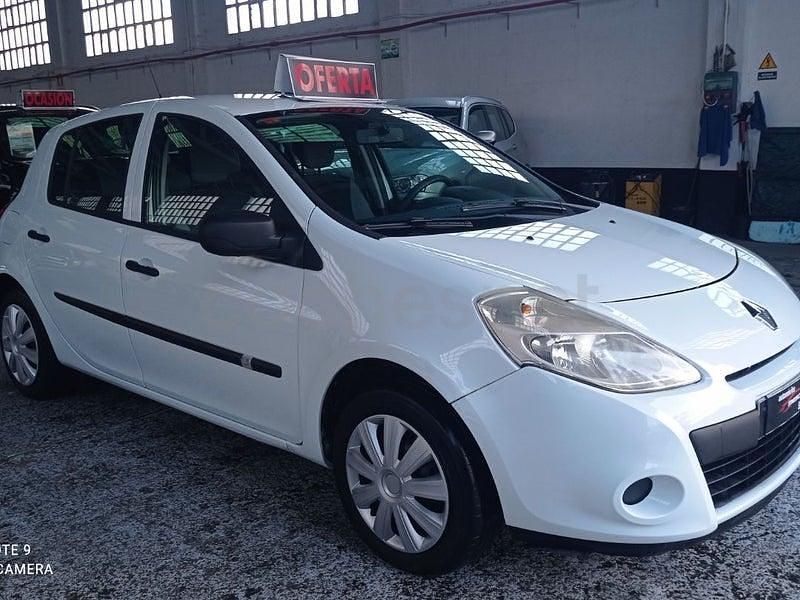 Usado Renault Clio II Business 75 CV (55 kW) 2011 Blanco Berlina