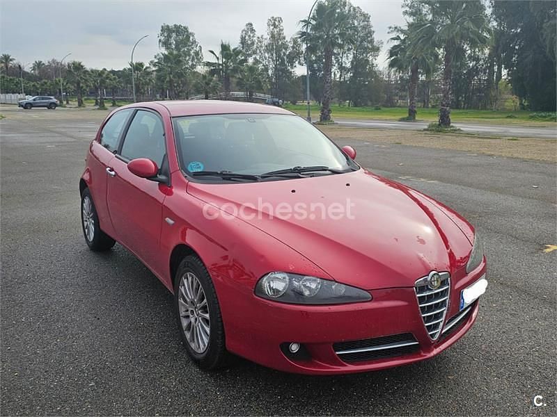 Usado Alfa Romeo 147 Distinctive 105 CV (77 kW) 2008 Rojo Utilitario