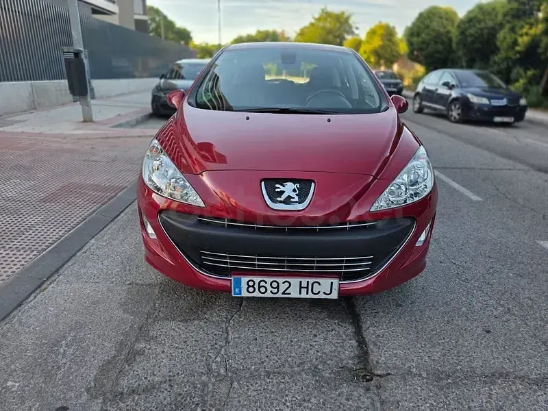 Usado Peugeot 308 Active 120 CV (88 kW) 2012 Granate Berlina
