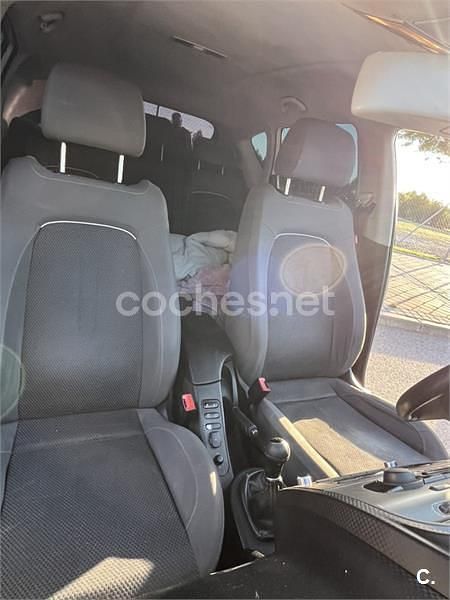 Usado Seat Leon ST Style 105 CV (77 kW) 2014 Blanco Familiar