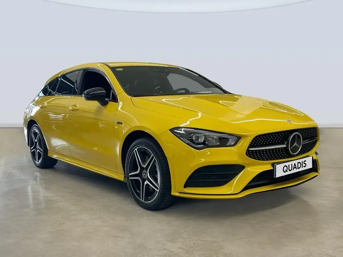 Usado Mercedes CLA250e Shooting Brake 218 CV (160 kW) 2021 Amarillo Familiar