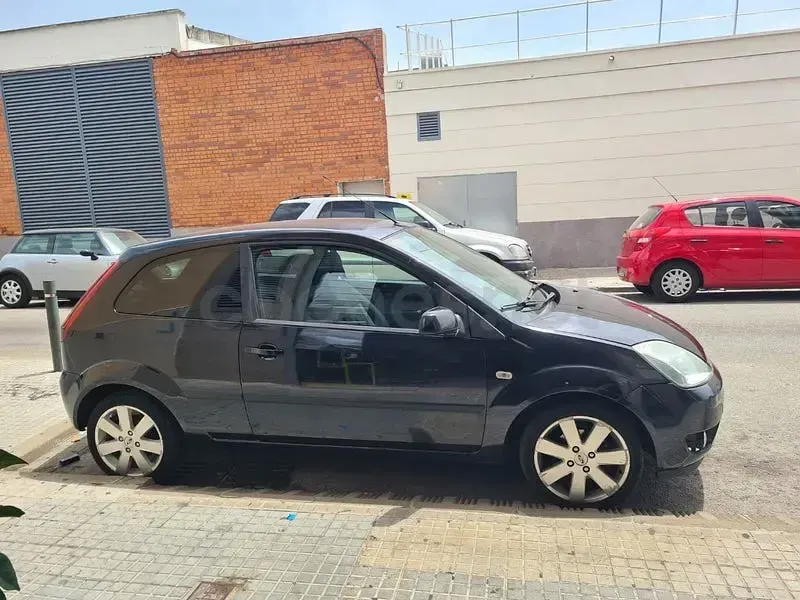 Usado Ford Fiesta Sport 90 CV (66 kW) 2005 Negro Utilitario