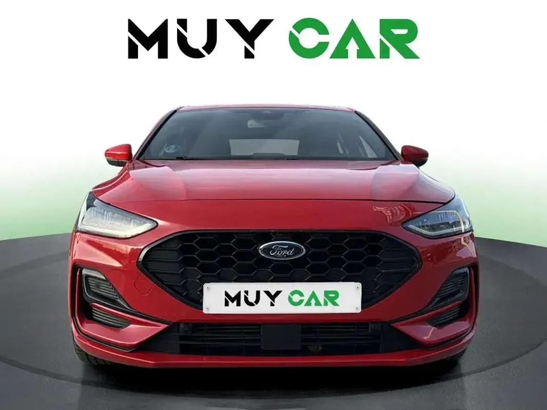 Käytetty Ford Focus ST-Line 125 HP (91 kW) 2023 Punainen Viistoperä