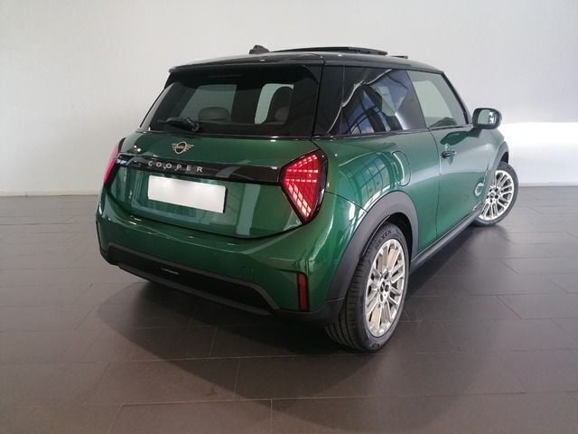 Usado Mini Cooper Favoured 156 CV (114 kW) 2024 Verde Utilitario