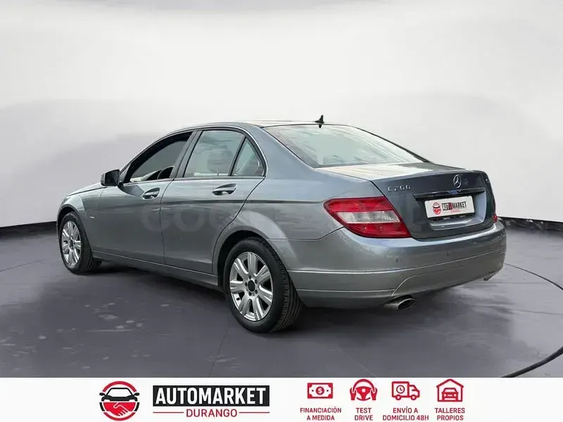 Usado Mercedes C200 136 CV (100 kW) 2010 Gris / plata Berlina