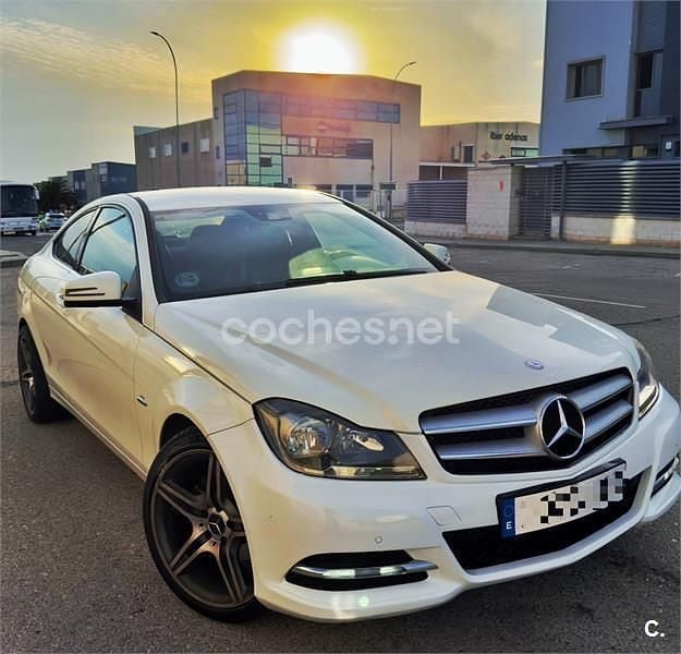 Usado Mercedes C220 170 CV (125 kW) 2012 Blanco Coupe