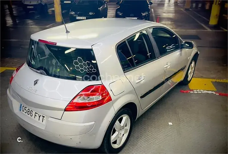 Usado Renault Mégane II Authentique 85 CV (62 kW) 2007 Gris / plata Berlina
