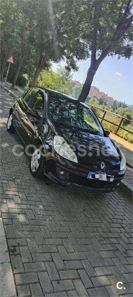 Usado Renault Clio II 85 CV (62 kW) 2009 Negro Berlina