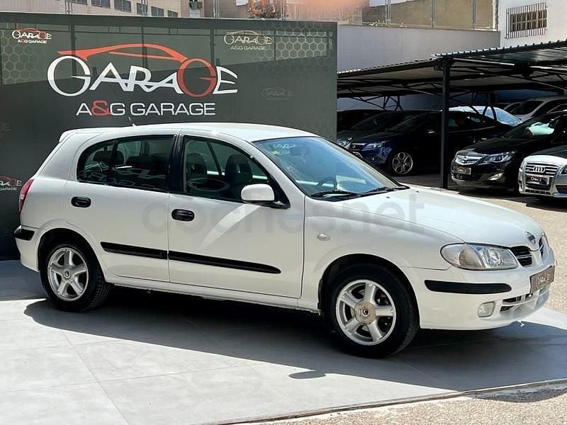 Usado Nissan Almera 114 CV (83 kW) 2001 Blanco Berlina