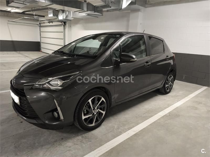Gris / plata Usado 2020 Toyota Yaris Berlina | 13.199 € (Precio justo) - Imagen 1/4