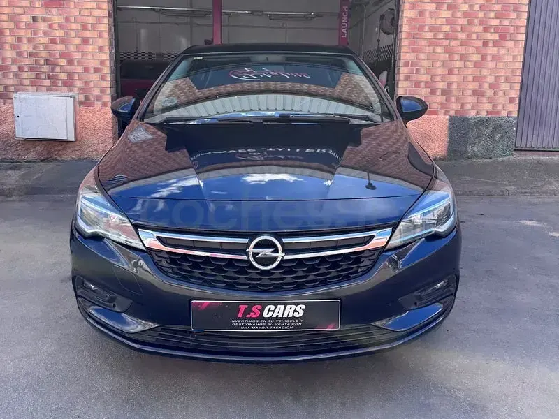 Usado Opel Astra Excellence 110 CV (80 kW) 2016 Negro Berlina