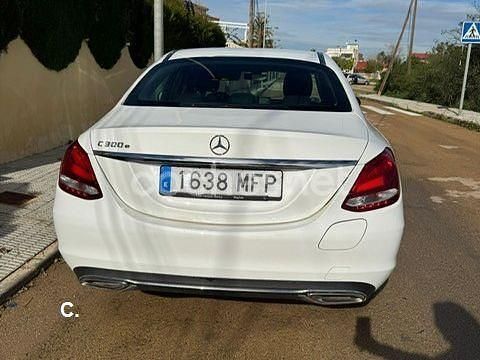 Usado Mercedes C300e 320 CV (235 kW) 2021 Blanco Berlina