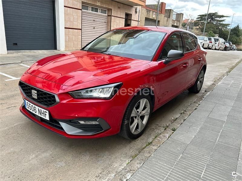 Usado Seat Leon FR 204 CV (150 kW) 2022 Rojo Berlina