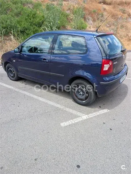 Usado VW Polo Conceptline 55 CV (40 kW) 2003 Azul Berlina