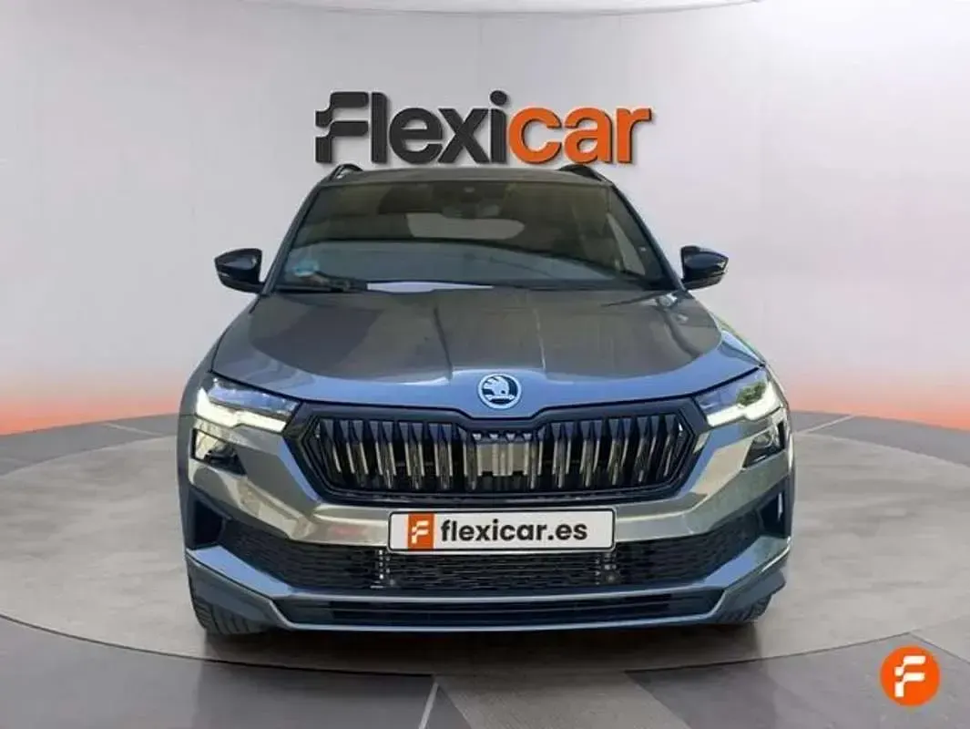 Begagnad Skoda Karoq SportLine 150 HK (110 kW) 2024 Grå SUV