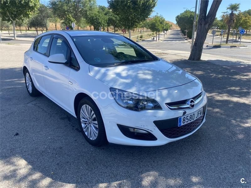 Usado Opel Astra Selective 110 CV (80 kW) 2015 Blanco Berlina