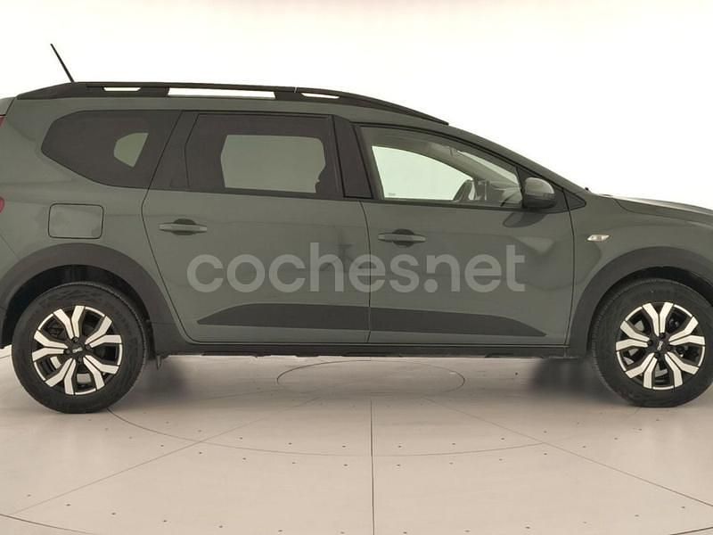 Usado Dacia Jogger Expression 110 CV (80 kW) 2024 Verde Monovolumen