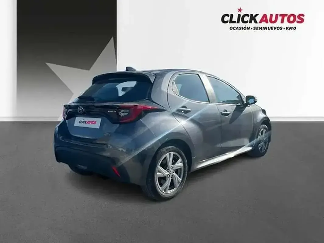 Usado Toyota Yaris Active 116 CV (85 kW) 2025 Gris Utilitario