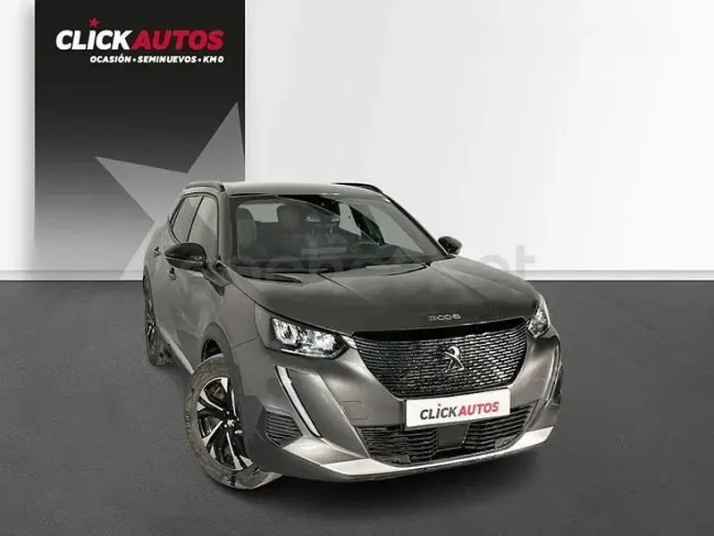 Usado Peugeot 2008 Allure 130 CV (95 kW) 2023 Gris / plata SUV