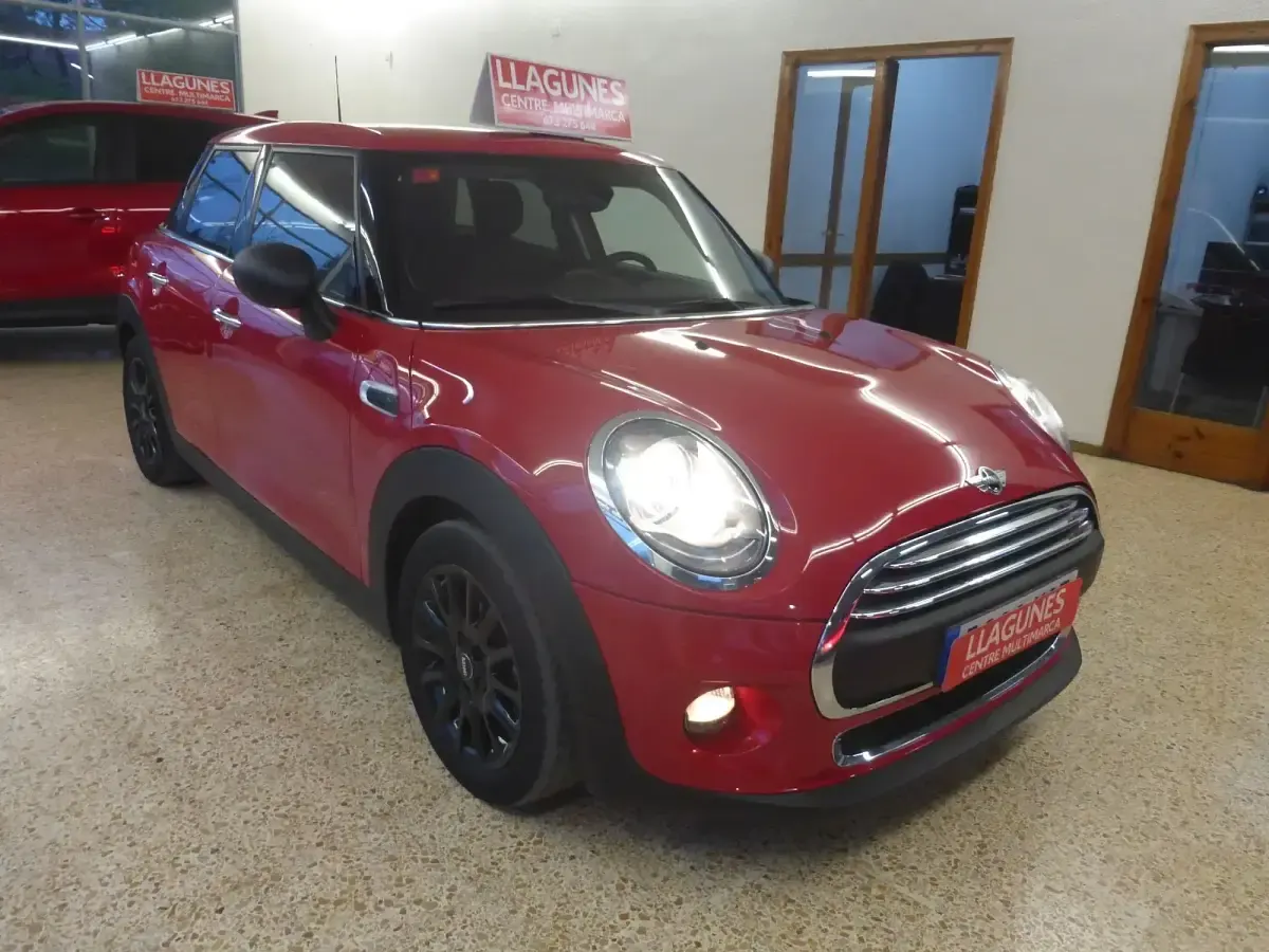 Usado Mini ONE 102 CV (75 kW) 2017 Rojo Utilitario